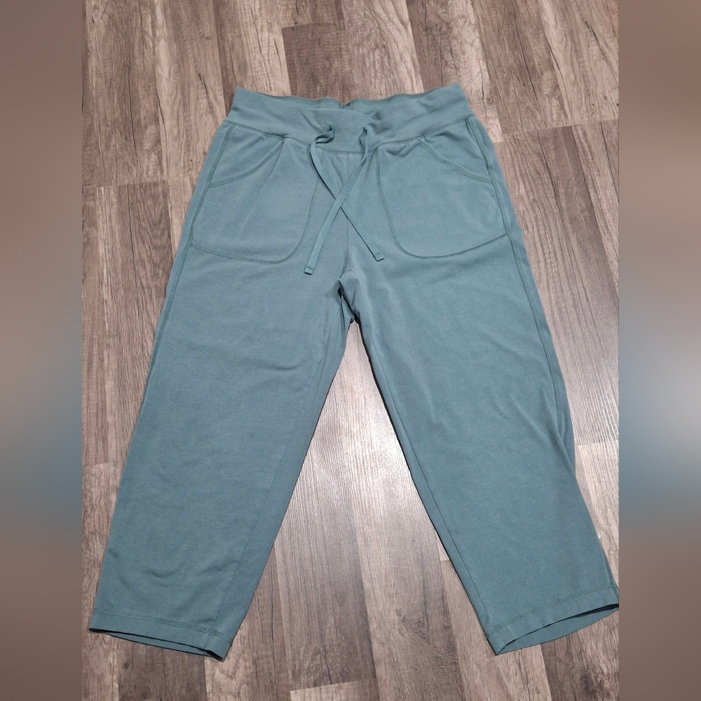 4 Pc Athletic Works Capri Jogger Pants Multiple Colors  Smoke Free Home - Picture 3 of 8